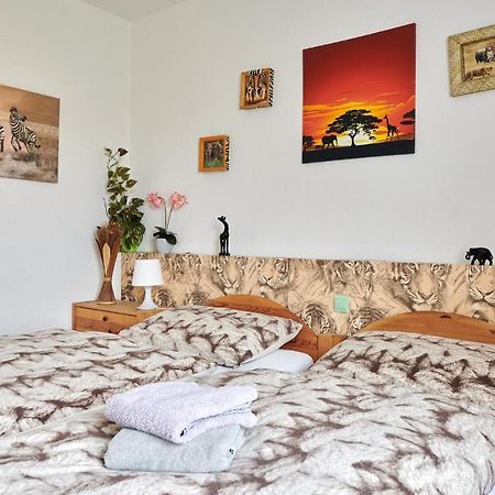 ホテル Hueblers-Schlafquartier Fürstenwalde エクステリア 写真