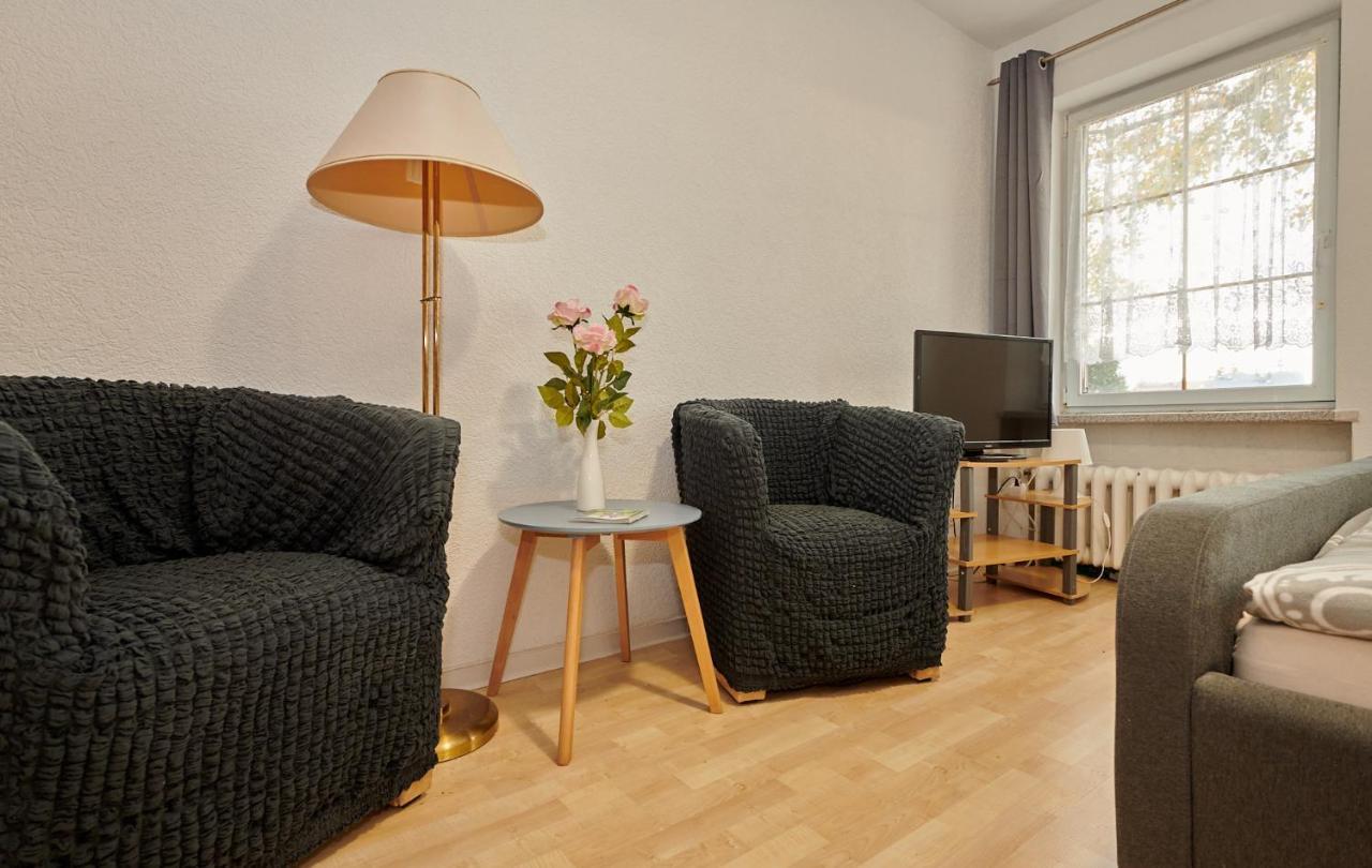 ホテル Hueblers-Schlafquartier Fürstenwalde エクステリア 写真
