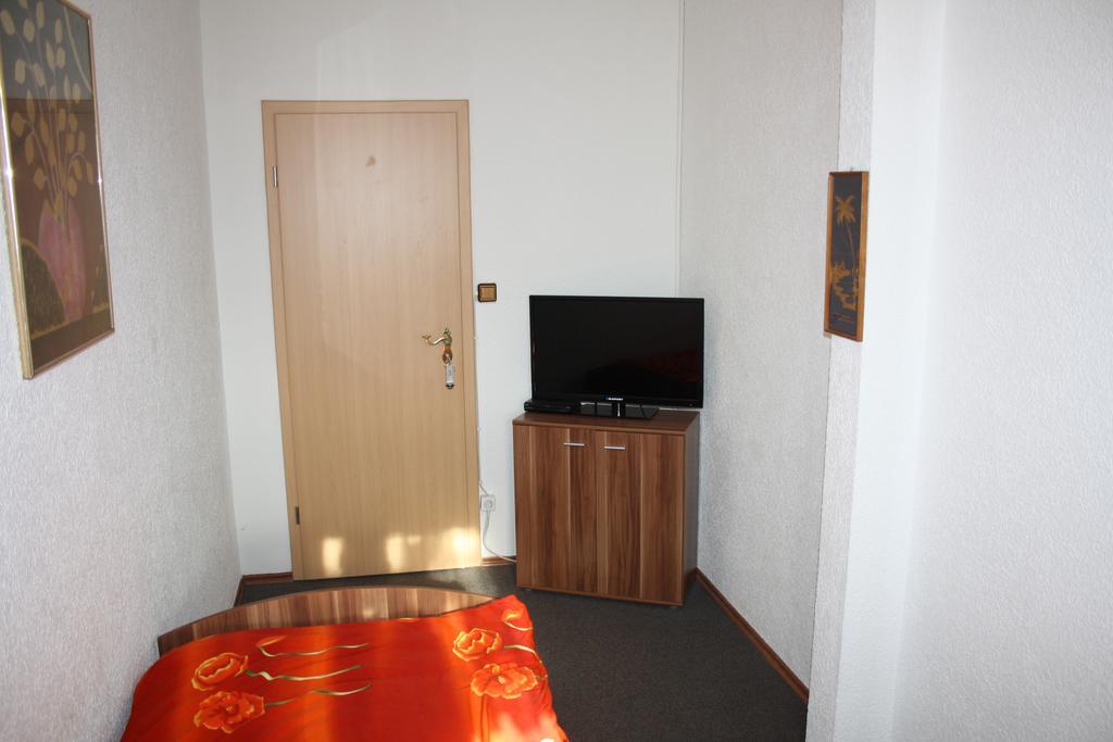ホテル Hueblers-Schlafquartier Fürstenwalde 部屋 写真
