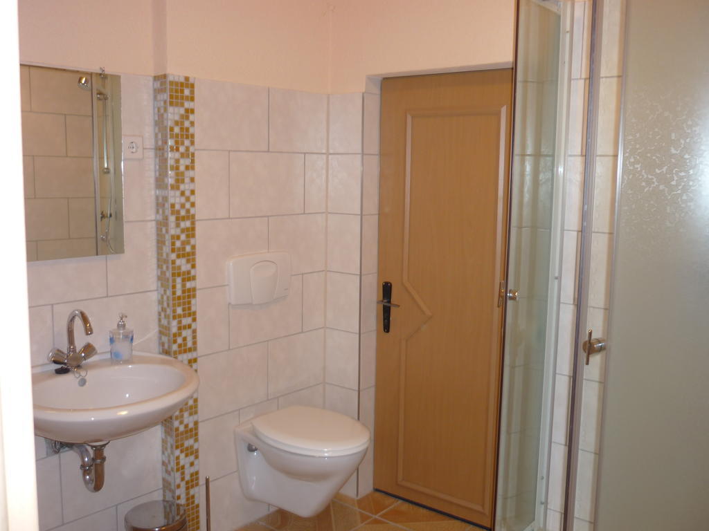 ホテル Hueblers-Schlafquartier Fürstenwalde 部屋 写真